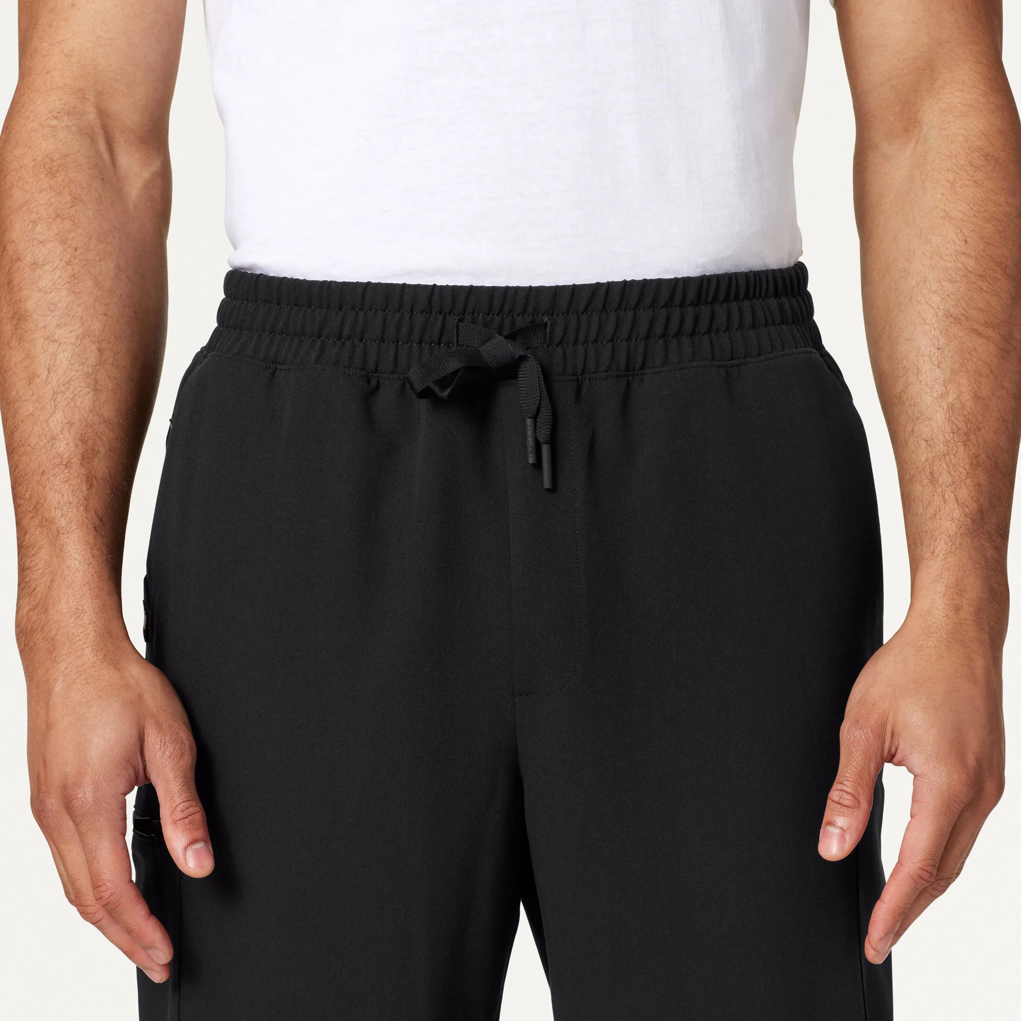 Osmo 8-Pocket Scrub Jogger - Black - Image 4